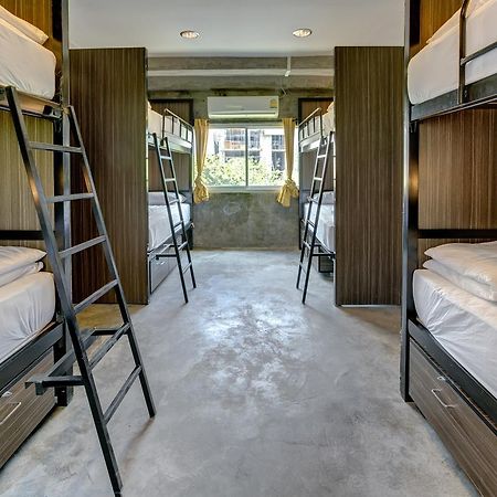 בנגקוק Revolution Hostel Asoke מראה חיצוני תמונה