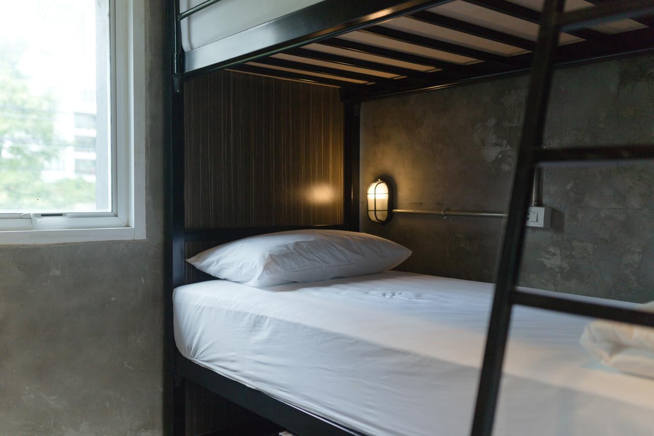 בנגקוק Revolution Hostel Asoke מראה חיצוני תמונה