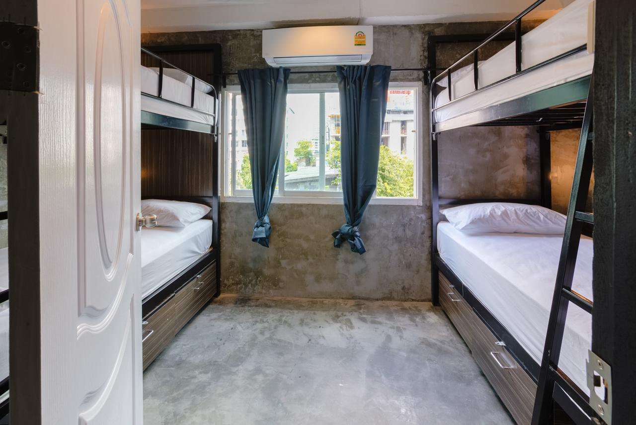 בנגקוק Revolution Hostel Asoke מראה חיצוני תמונה