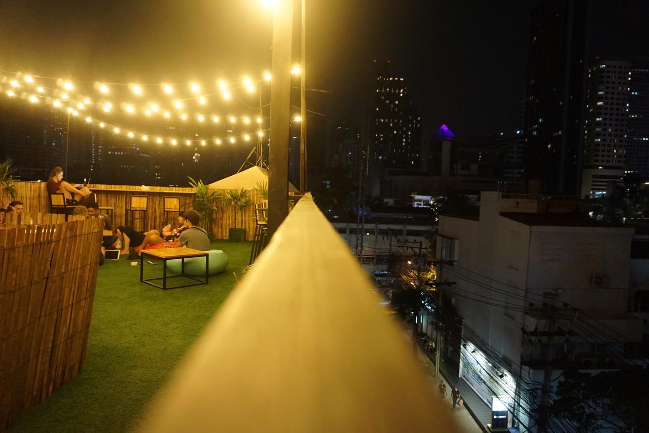 בנגקוק Revolution Hostel Asoke מראה חיצוני תמונה