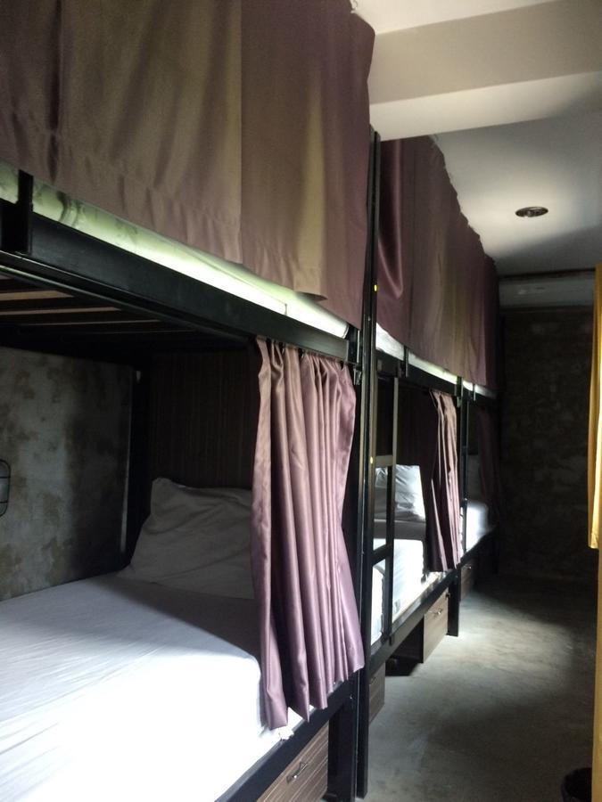בנגקוק Revolution Hostel Asoke מראה חיצוני תמונה